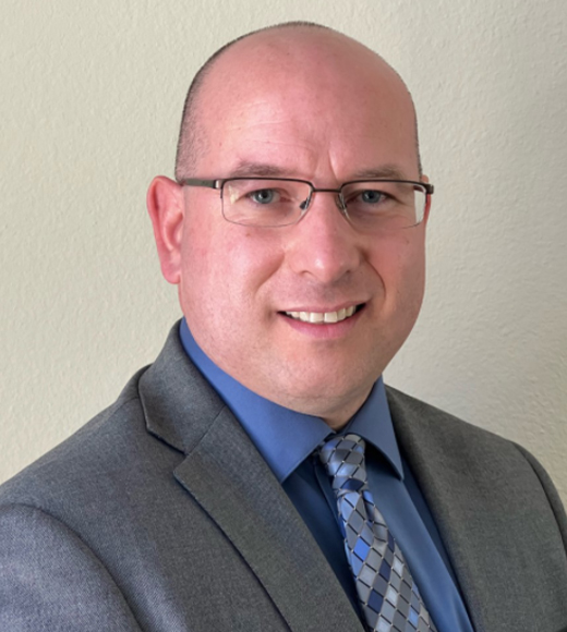 Headshot of Fernando Valle '02.
